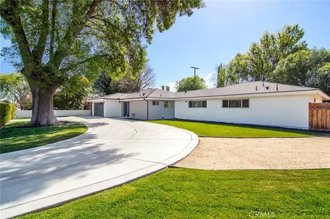 22548 Victory Blvd, Woodland Hills, CA 91367