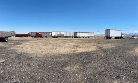 42056 7th St E, Lancaster, CA 93535 photo 3