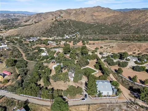 32651 Teller Ave, Agua Dulce, CA 91390