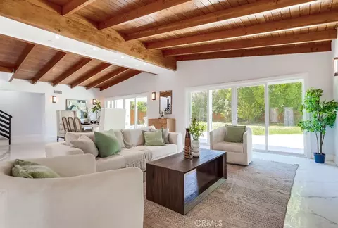 22555 Califa St, Woodland Hills, CA 91367