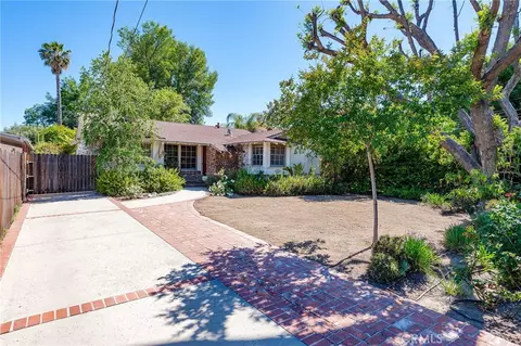 23046 Mariano St, Woodland Hills, CA 91367
