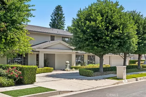 17641 Corinthian Dr, Encino, CA 91316