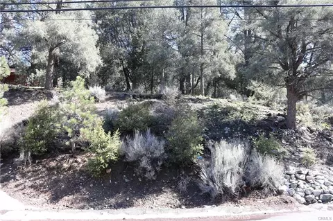 2216 Woodland Dr, Pine Mountain Club, CA 93225