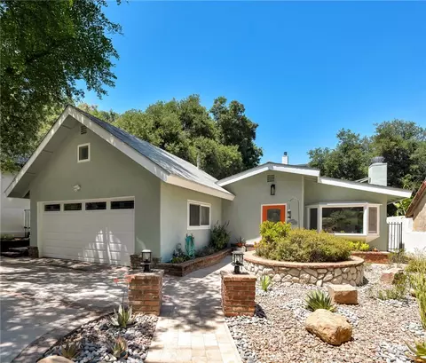 21407 Rios St, Woodland Hills, CA 91364