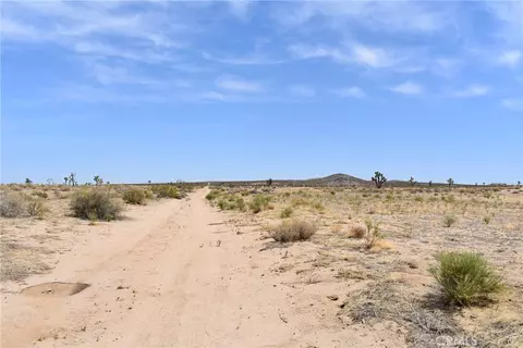 15500 Ave F8 E, Lancaster, CA 93535