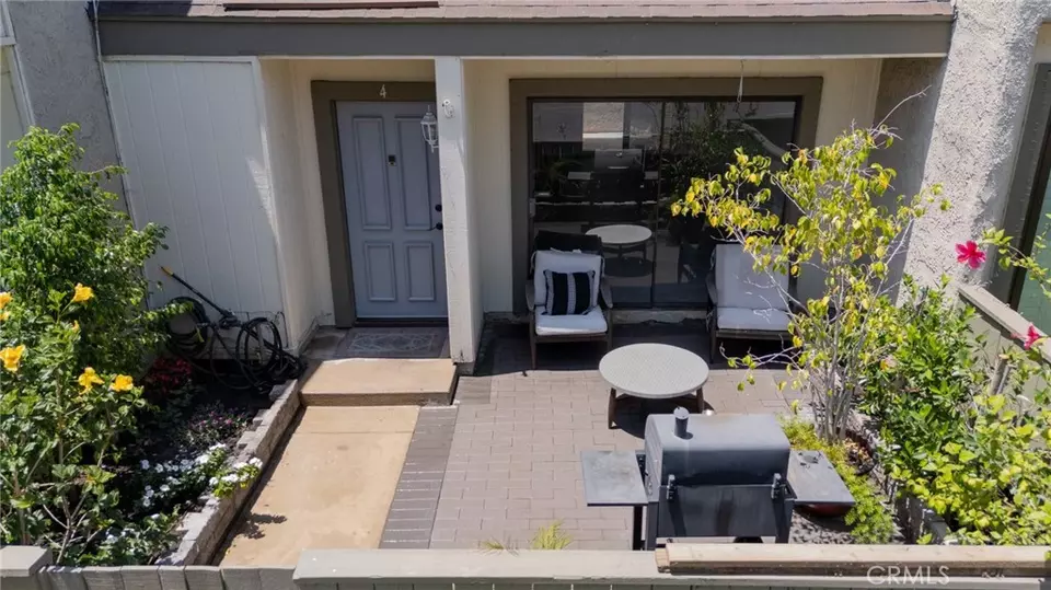  9551 Sepulveda Blvd #4, North Hills, CA 91343 photo 1