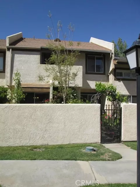 1842 E Avenue J2 Ave E #5, Lancaster, CA 93535