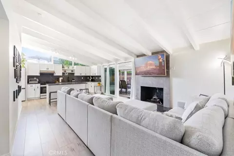 19842 Gilmore St, Woodland Hills, CA 91367