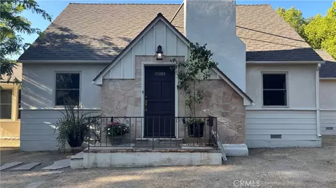 21205 Lopez St, Woodland Hills, CA 91364