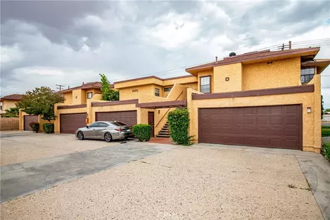 1521 W Avenue L #4, Lancaster, CA 93534