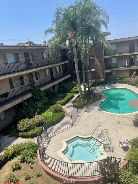 8505 Columbus Ave #316, North Hills, CA 91343