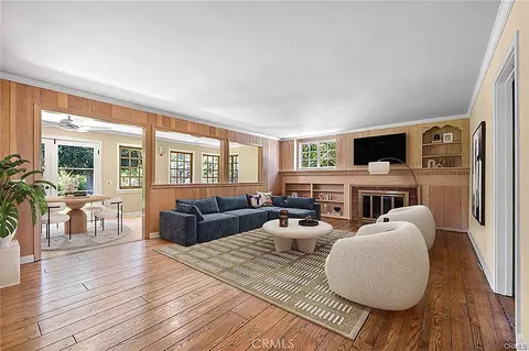 15454 Sutton St, Sherman Oaks, CA 91403