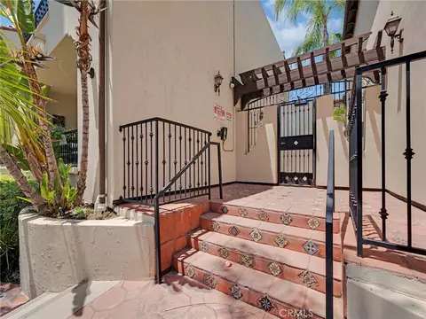 5753 White Oak Ave #3, Encino, CA 91316