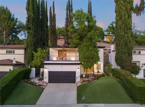4944 Don Pio Dr, Woodland Hills, CA 91364
