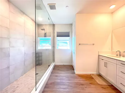Bath - 27620 Symphony Pl, Valencia, CA 91381 photo 1 of 4