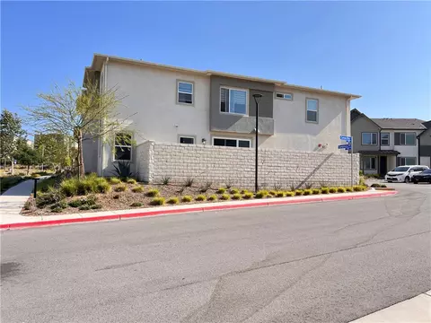 Exterior - 27620 Symphony Pl, Valencia, CA 91381 photo 4 of 7