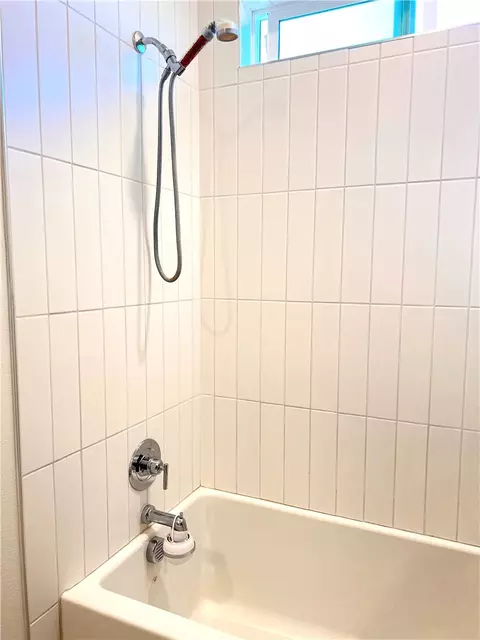 Bath - 27620 Symphony Pl, Valencia, CA 91381 photo 4 of 4