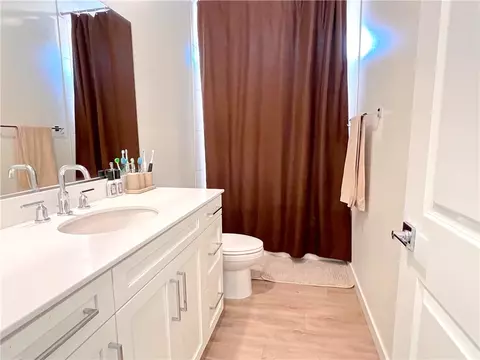 Bath - 27620 Symphony Pl, Valencia, CA 91381 photo 3 of 4