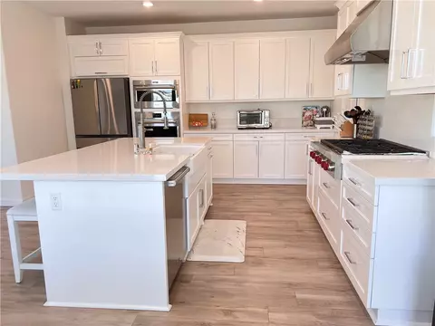 Kitchen - 27620 Symphony Pl, Valencia, CA 91381 photo 3 of 5