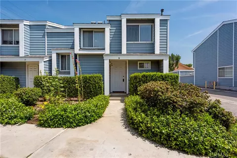 15735 Nordhoff St #16, North Hills, CA 91343