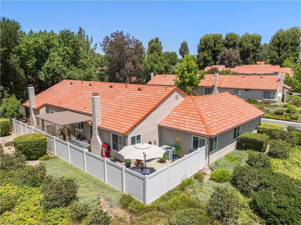  26315 Rainbow Glen Dr #238, Newhall, CA 91321 photo 2
