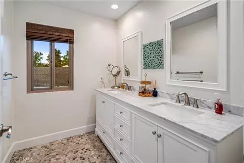 Bath - 2575 Palomino Dr, Acton, CA 93510 photo 5 of 6