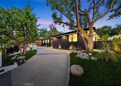 19750 Wells Dr, Woodland Hills, CA 91364
