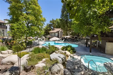 21535 Erwin St #117, Woodland Hills, CA 91367