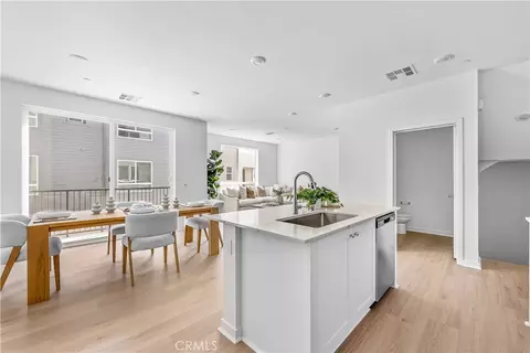 9423 N Sepulveda Blvd #3, North Hills, CA 91343