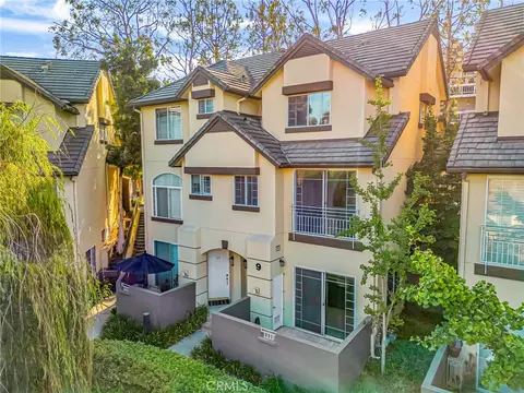 4600 Don Lorenzo Dr #20, Los Angeles, CA 90008