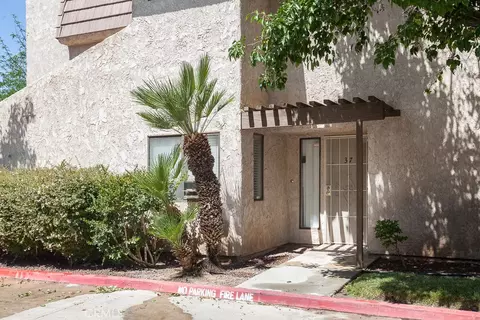 425 W Avenue J5 #37, Lancaster, CA 93534