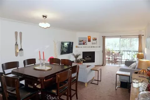 5520 Owensmouth Ave #217, Woodland Hills, CA 91367