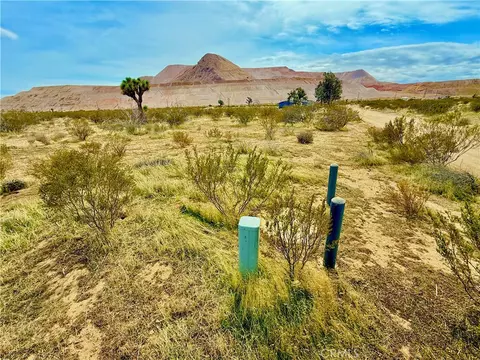 12220 Magazine Gap Dr, Mojave, CA 93501