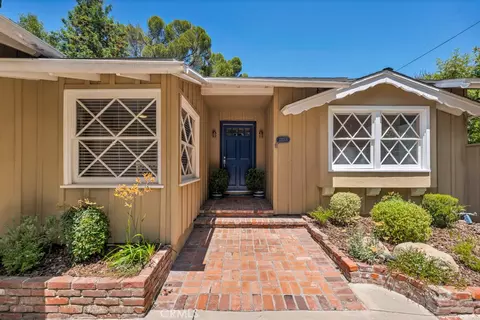 22015 Alizondo Dr, Woodland Hills, CA 91364