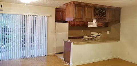 18530 Hatteras St #102, Tarzana, CA 91356