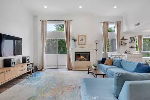 5635 Woodman Ave #D, Valley Glen, CA 91401