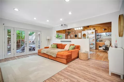 6556 Greenbush Ave, Van Nuys, CA 91401