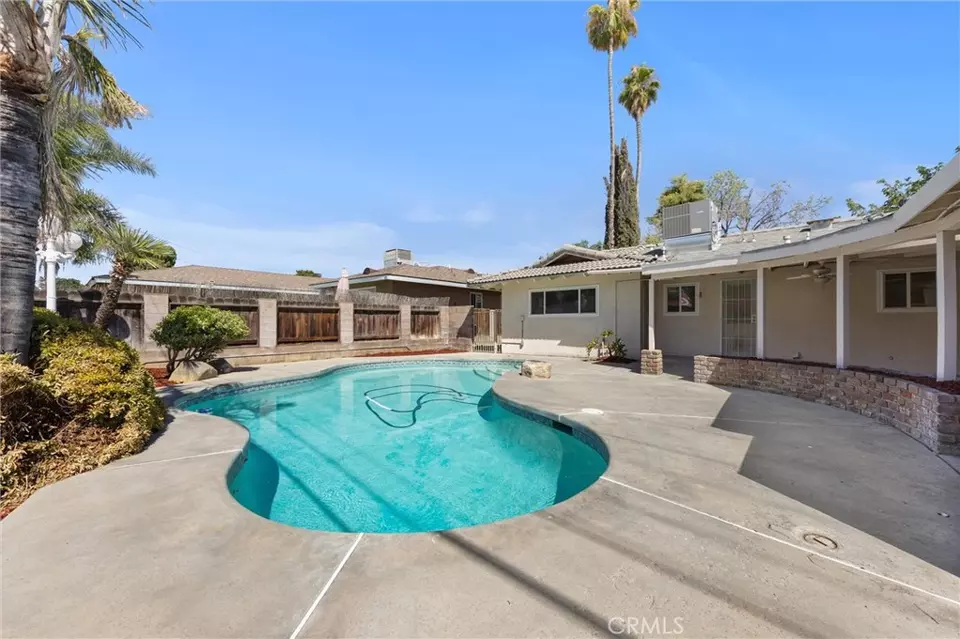 Exterior - 3718 Harvard Dr, Bakersfield, CA 93306 photo 1 of 3