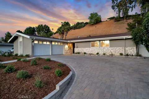 5740 Laramie Ave, Woodland Hills, CA 91367