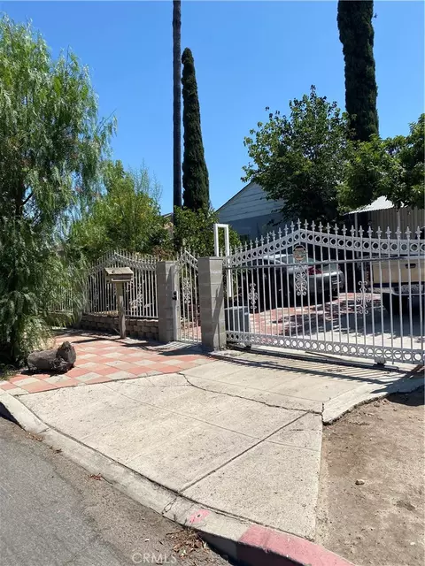 7660 Radford Ave, North Hollywood, CA 91605