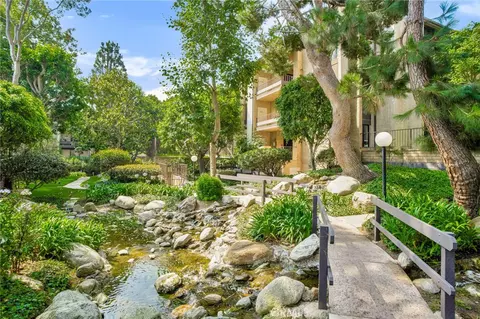 8675 Falmouth Ave #121, Playa Del Rey, CA 90293