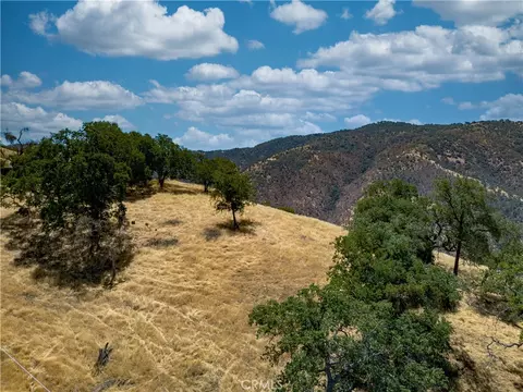 29201 Deertrail Dr, Tehachapi, CA 93561