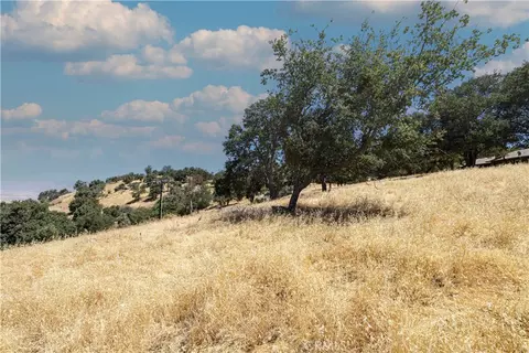 29201 Deertrail Dr, Tehachapi, CA 93561 photo 3