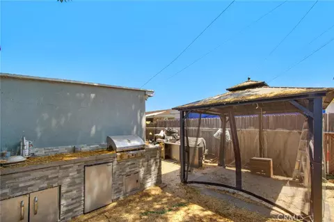 Exterior - 1802 W 153rd St E, Compton, CA 90220 photo 2 of 4