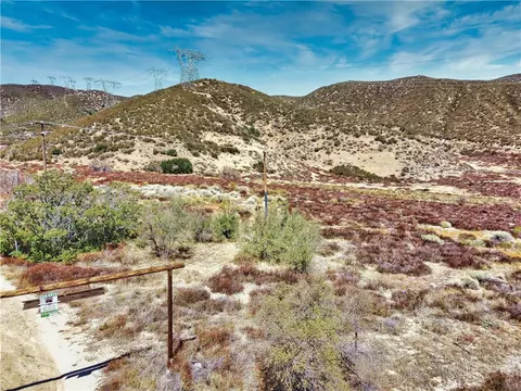 2 Bouquet Canyon Rd, Palmdale, CA 93551
