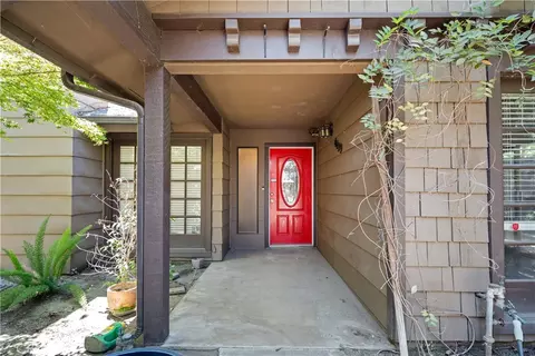 4029 W Hillsdale Ct, Visalia, CA 93291