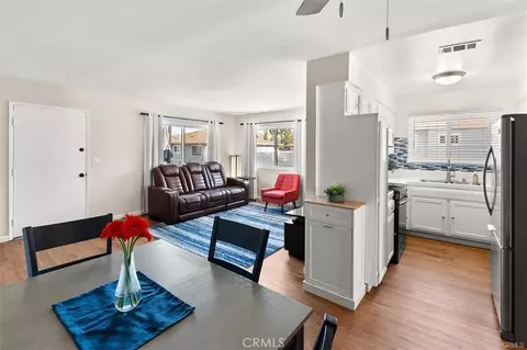 20707 Dot St, Saugus, CA 91350