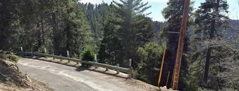 1170 Chateau Dr, Crestline, CA 92325