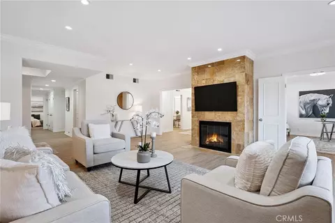 5416 Zelzah Ave #202, Encino, CA 91316