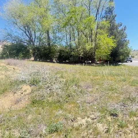 1 Johnson Rd, Lake Elizabeth, CA 93532
